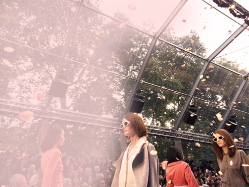 Ambient_image_of_the_Burberry_Prorsum_Womenswear_Spring_Summer_2014_Sho_003