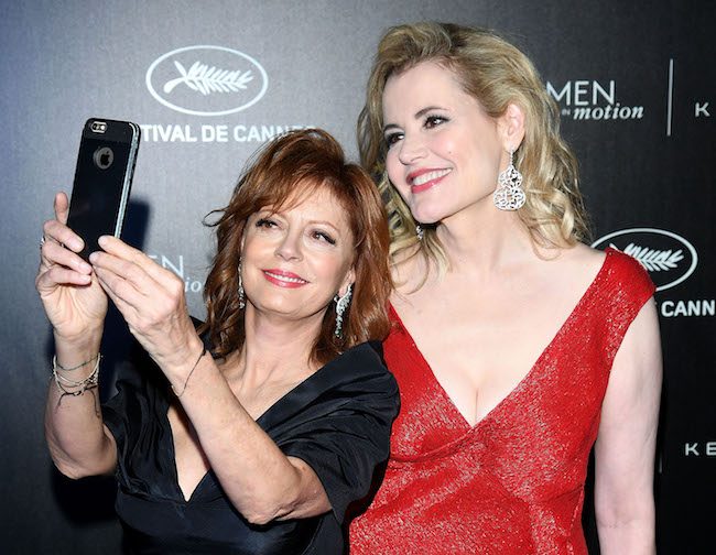 CANNES, FRANCE - MAY 15: (L-R) Susan Sarandon and Geena Davis attend the Kering And Cannes Film Festival Official Dinner at Place de la Castre on May 15, 2016 in Cannes, France. (Photo by Venturelli/Getty Images for Kering)