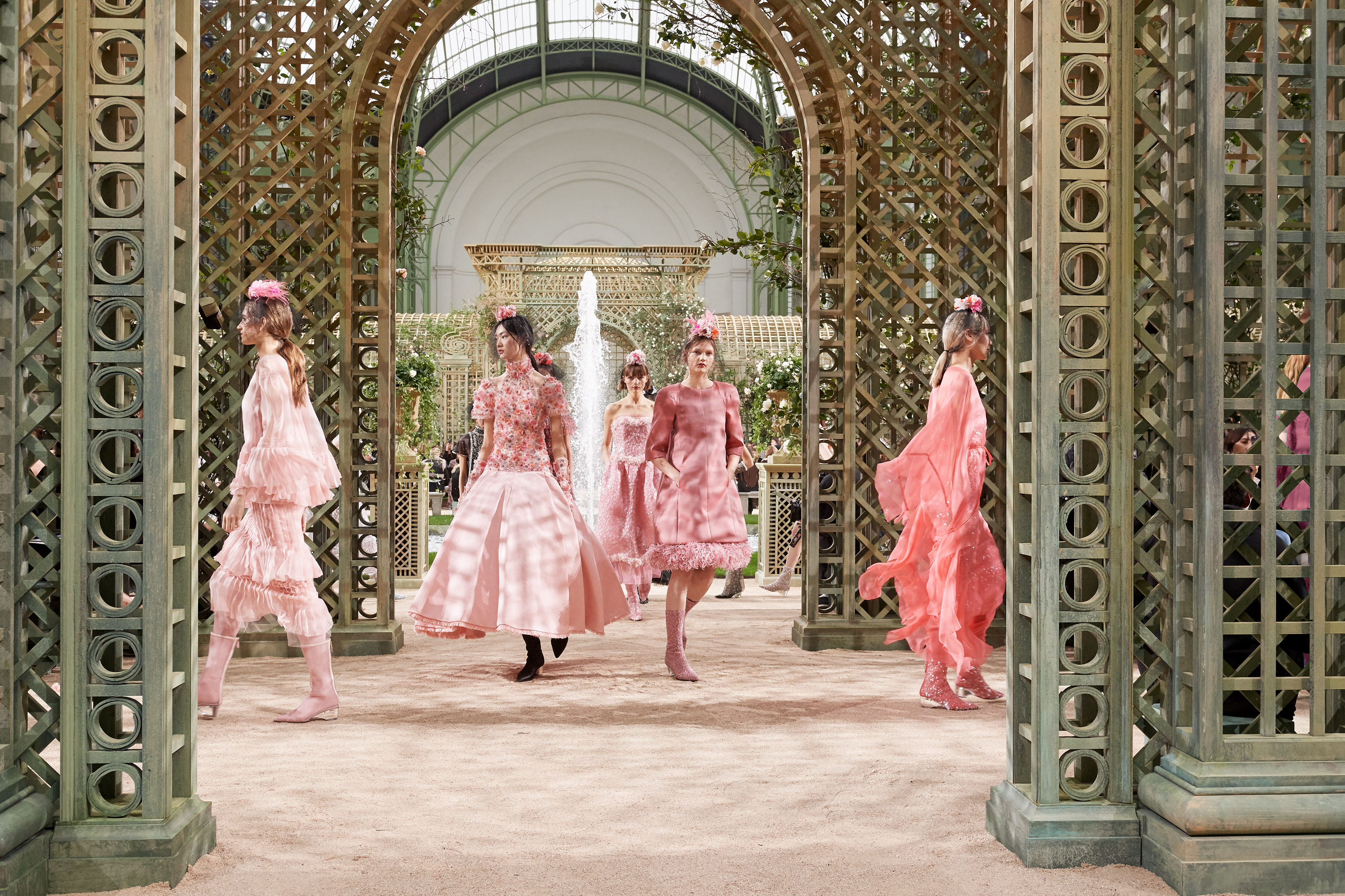 Incredible Spring 2018 Chanel by Karl Lagerfeld Runway Look 8 Pink & B –  Shrimpton Couture
