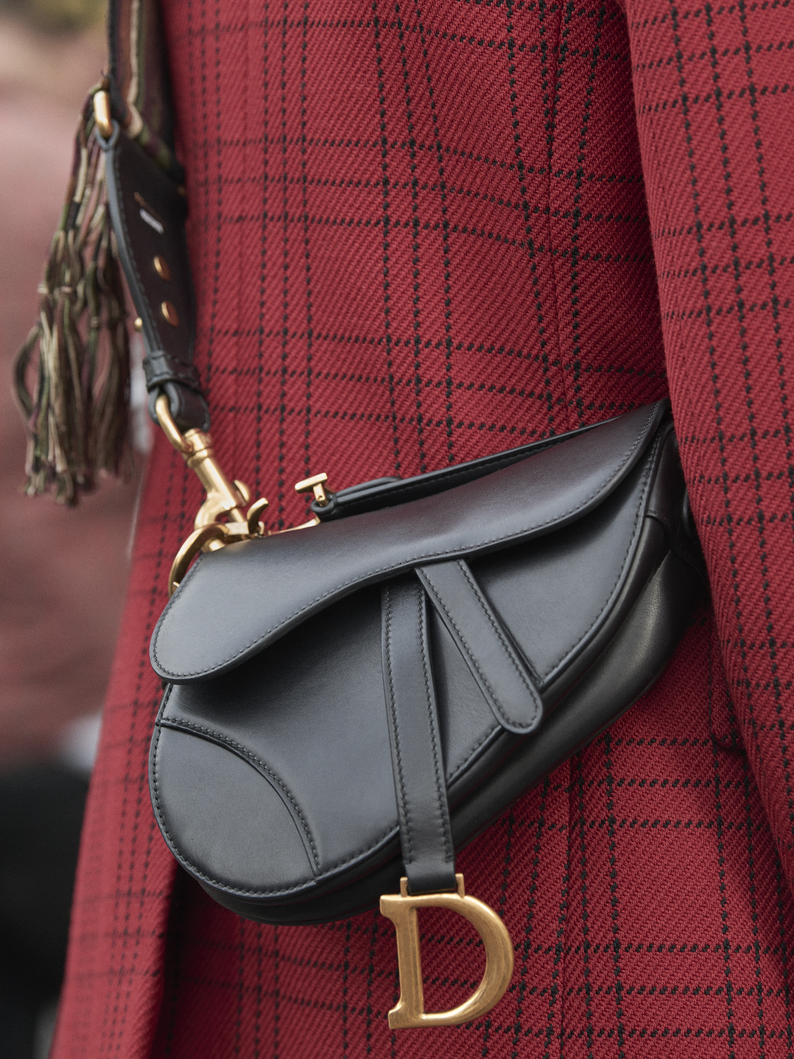 Dress Coat and Dior Saddle Medium Bag #diorss19 #diorsaddlebag