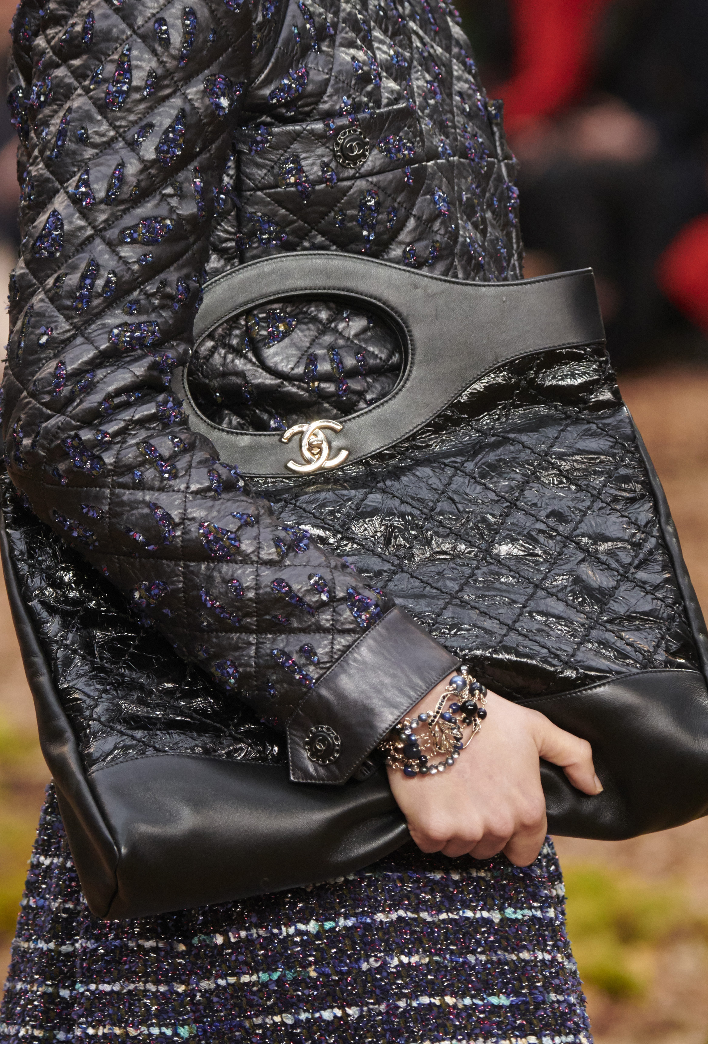 3 reason why Chanel 31 is the new it bag of fw18 - ZOE Magazine