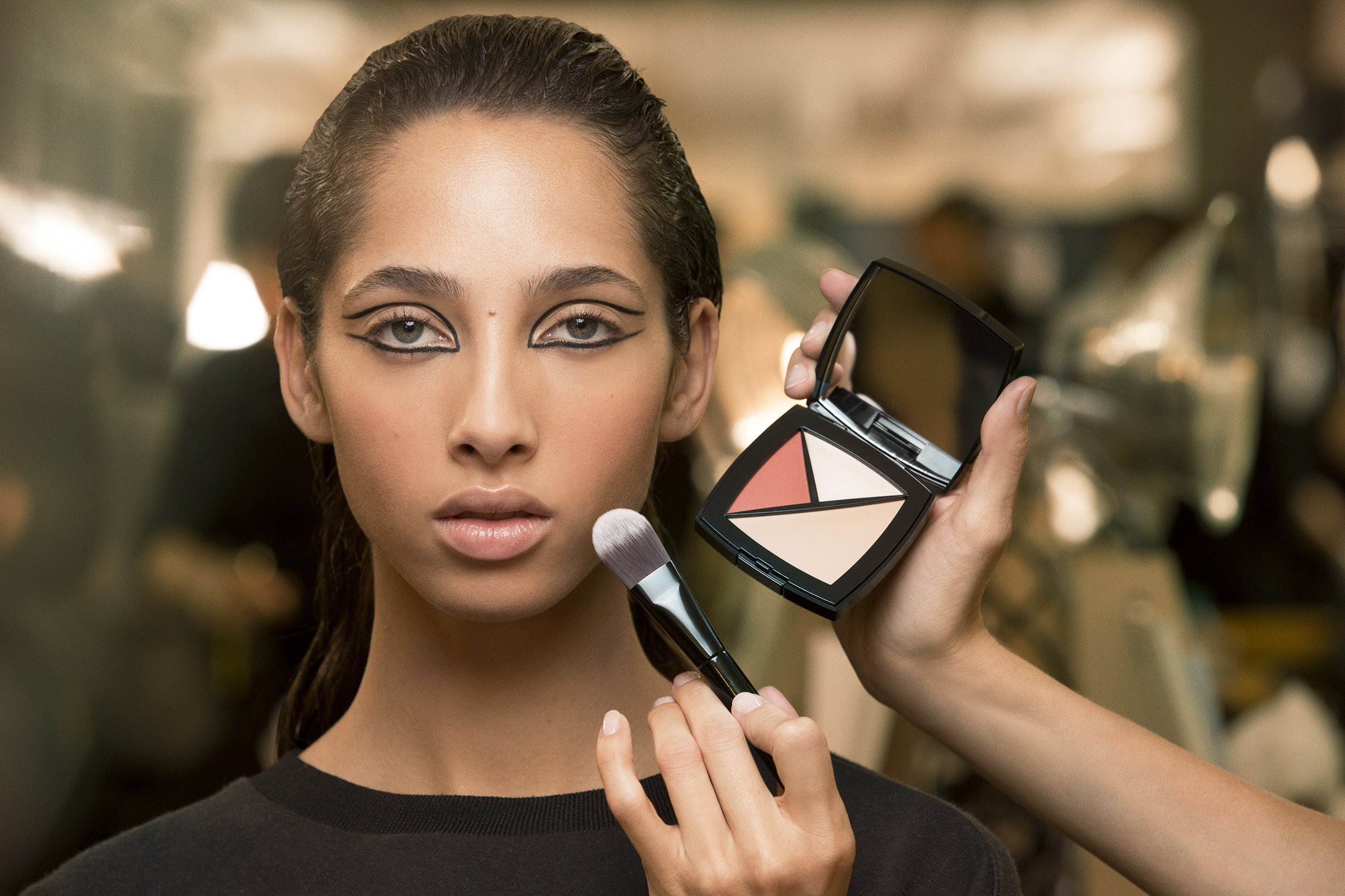 Egyptian mood for Chanel makeup Métiers d'Art show 2018/19 - ZOE