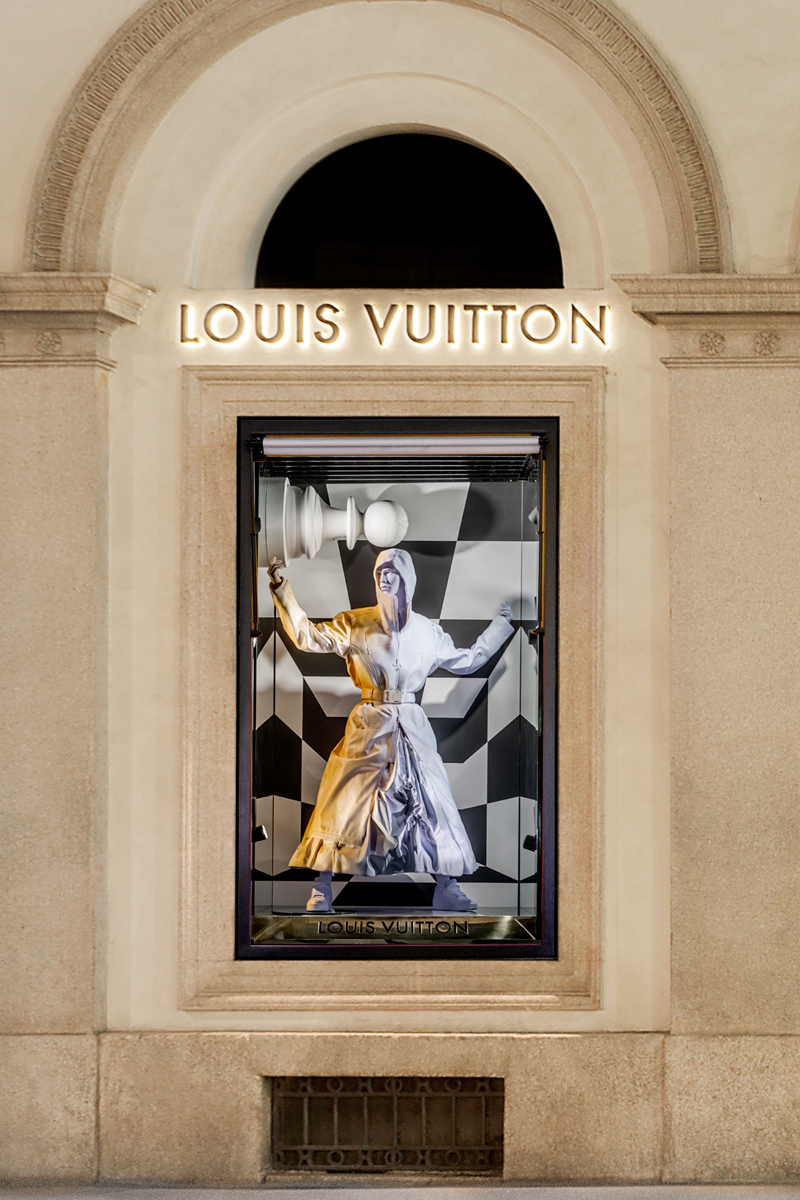 An airplane glides over the Louis Vuitton courtyard: a tribute to Virgil  Abloh - ZOE Magazine