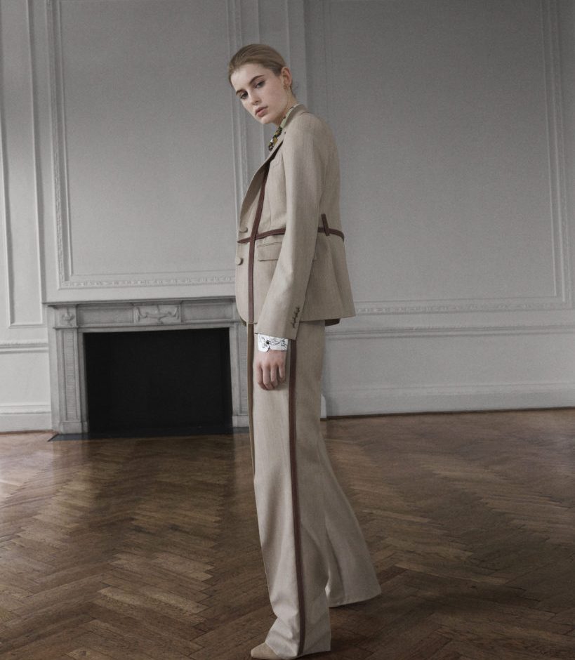 Ungdom civilisere røgelse Contrasts and contradictions: Burberry Autumn/Winter 2019 Pre-Collection -  ZOE Magazine