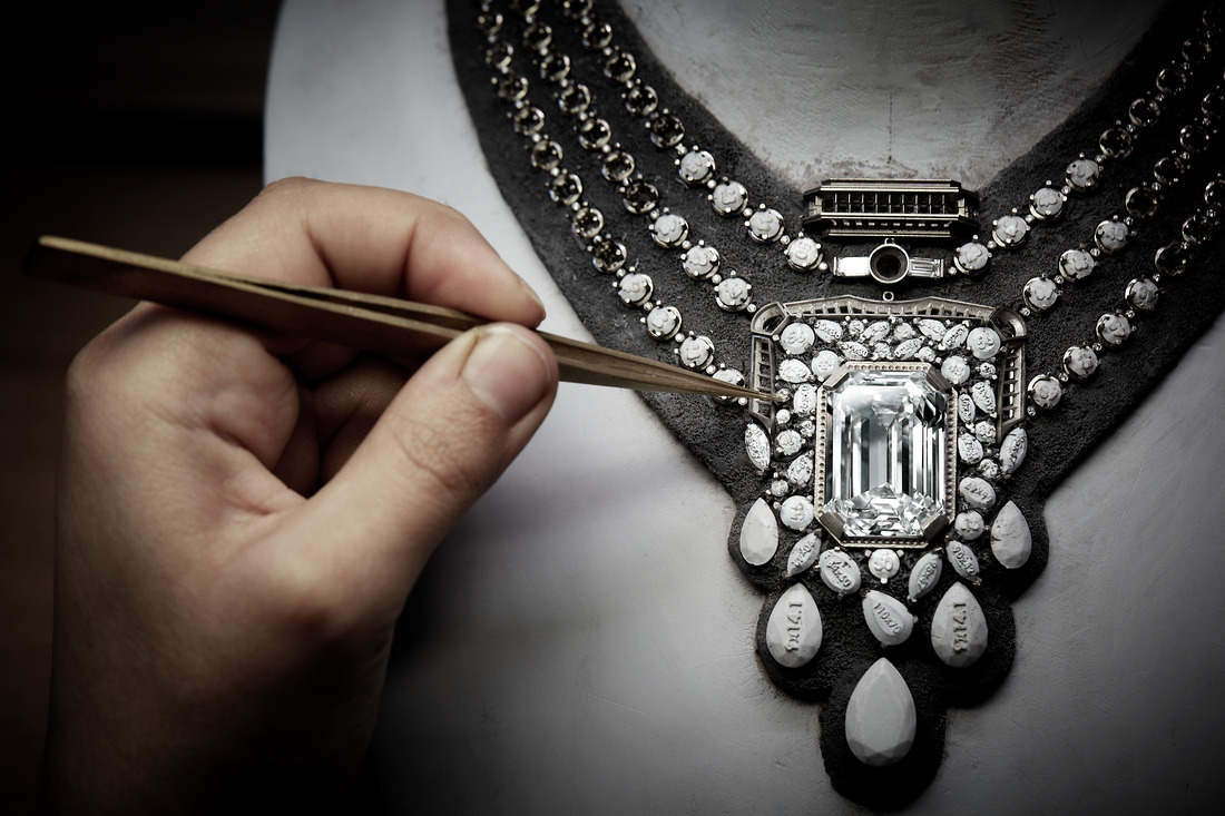CHANEL - HIGH JEWELRY N°5 COLLECTION Paved with diamonds of